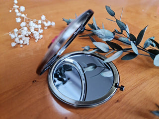 Floral Embroidered Compact Mirror, Collection Sophia: 1. Three flowers