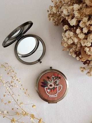Floral Embroidered Compact Mirror, Collection Sophia: 1. Three flowers