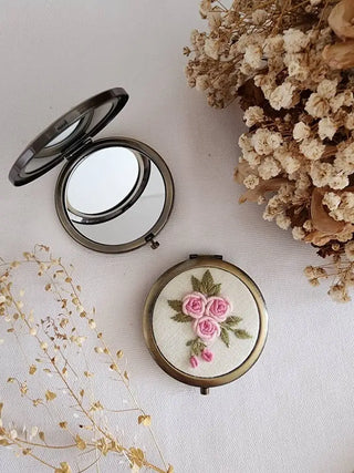 Floral Embroidered Compact Mirror, Collection Sophia: 1. Three flowers