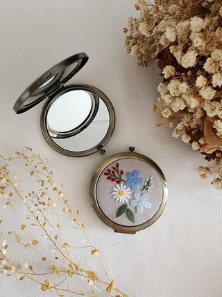Floral Embroidered Compact Mirror, Collection Sophia: 1. Three flowers