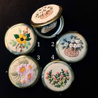 Floral Embroidered Compact Mirror, Collection Scarlett: 2. Daisy Basket